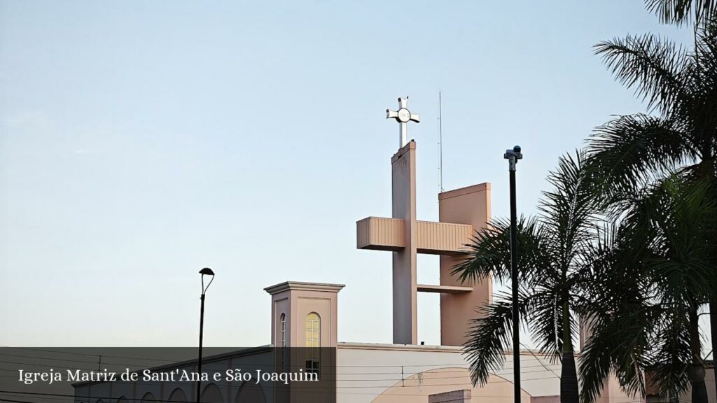 Igreja Matriz de Sant'Ana e São Joaquim - João Pinheiro (Minas Gerais)