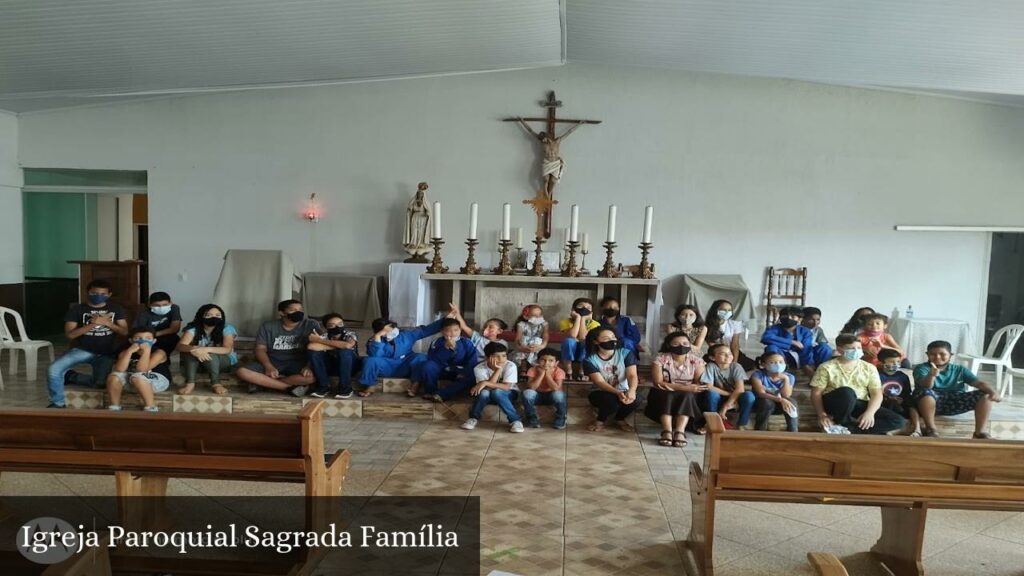 Igreja Paroquial Sagrada Família - Valparaíso de Goiás (Goiás)