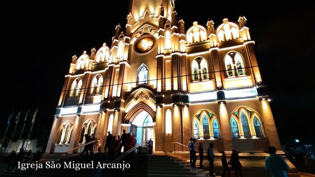 Igreja São Miguel Arcanjo - Carapicuíba (São Paulo)