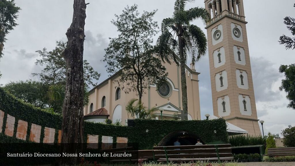 Santuário Diocesano Nossa Senhora de Lourdes - Curitiba (Paraná)